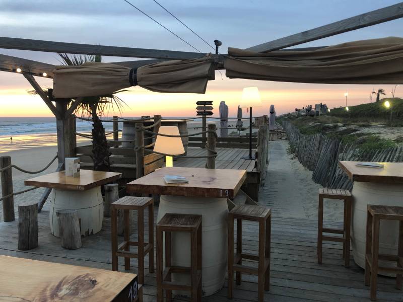 Boire un verre en terrasse à Lacanau Océan