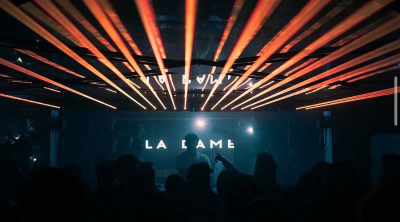 Club sur péniche aux Bassins à flot